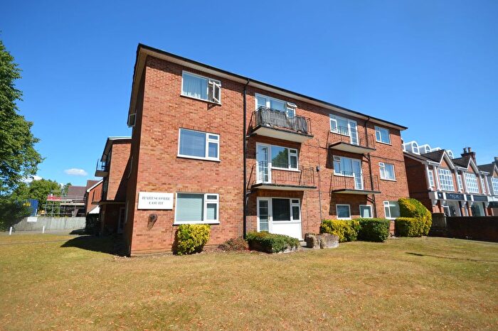 3 Bedroom Flat To Rent In Penn Road, Beaconsfield, HP9