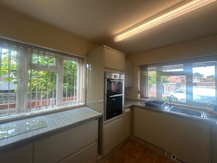 5 Bedroom Bungalow To Rent In Farfield, Kidderminster, DY10