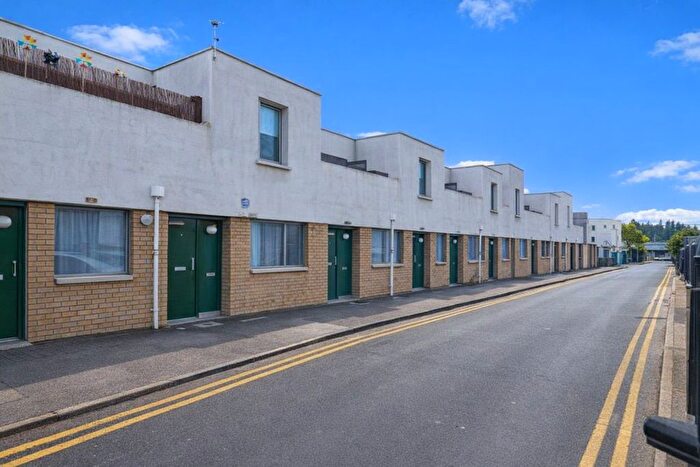 1 Bedroom Flat To Rent In Pickering Road, Barking, IG11