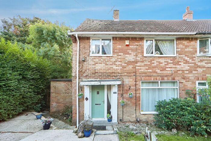 3 Bedroom Semi Detached House For Sale In Lincombe Drive, Leeds, LS8