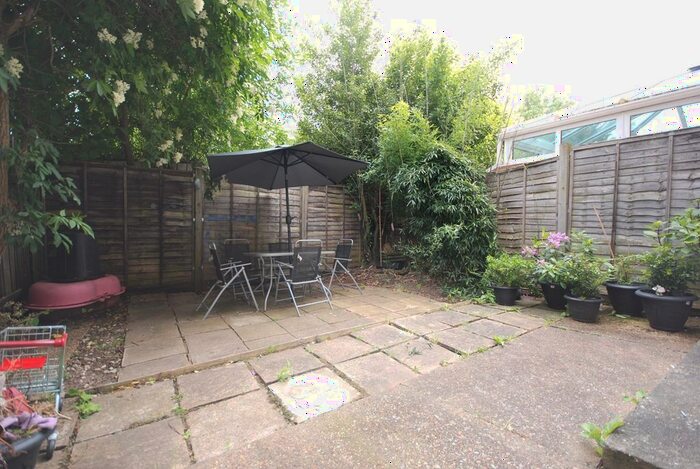 2 Bedroom Flat To Rent In Pendle Road, Furzedown, SW16