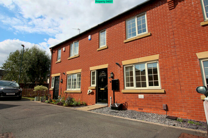 3 Bedroom Town House To Rent In Lido Close, Nottingham, NG6