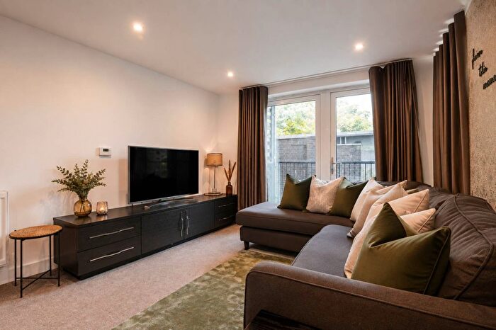 2 Bedroom Flat For Sale In Owen Court, Elstree, WD6