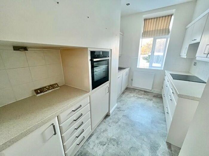 2 Bedroom Apartment To Rent In Sinderhill Court, Northowram, Halifax, HX3