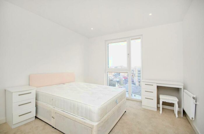 1 Bedroom Flat To Rent In Moorhen Drive, Hendon, London, NW9