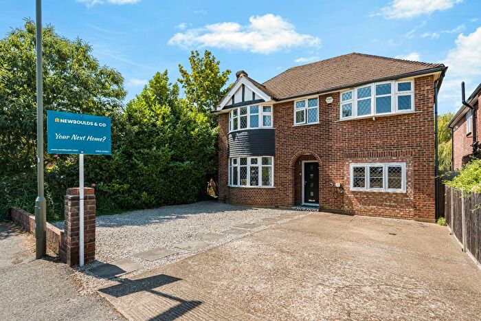 4 Bedroom Detached House For Sale In Shepperton, Surrey, TW17
