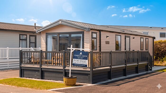 2 Bedroom Park Home For Sale In Pwllheli, LL53