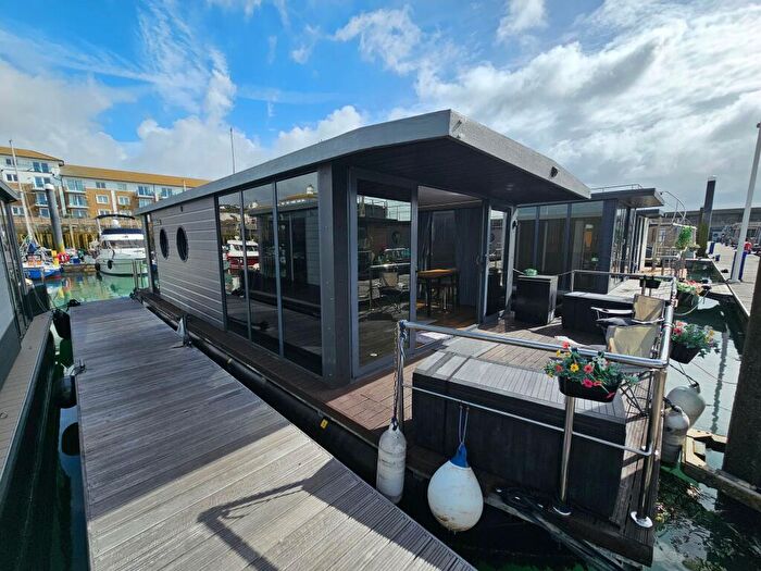 2 Bedroom House Boat For Sale In Waterlodge, Floating Home, Brighton, BN2