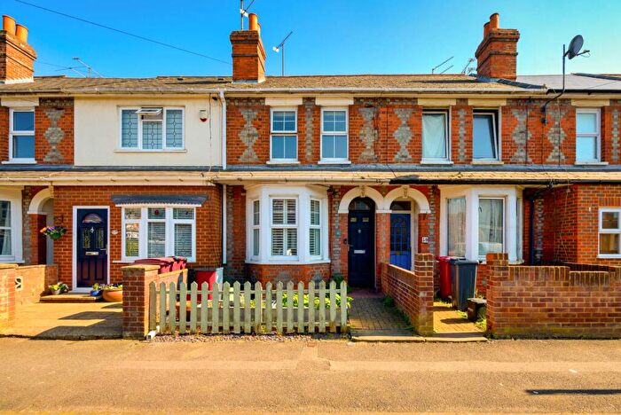 2 Bedroom Terraced House For Sale In Briants Avenue, Caversham, RG4