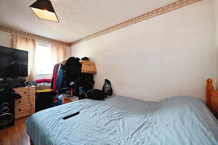 2 Bedroom End Of Terrace House For Sale In Avon Place, Reading, RG1