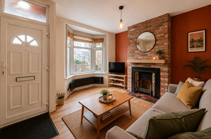 3 Bedroom End Of Terrace House For Sale In Stoneydown Avenue, London, E17