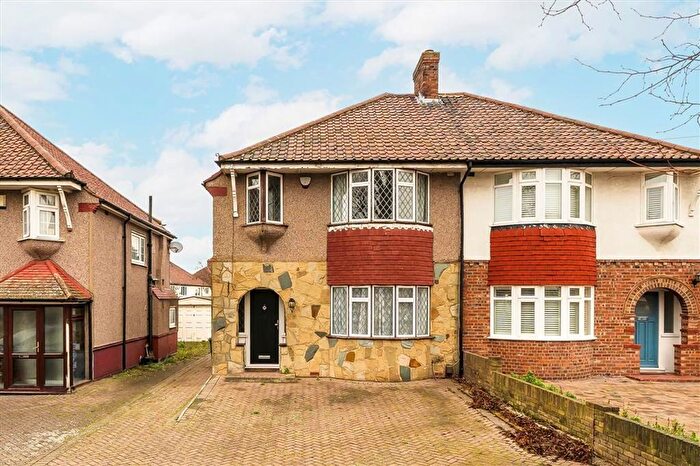 3 Bedroom Semi Detached House For Sale In Wricklemarsh Road, Blackheath, SE3