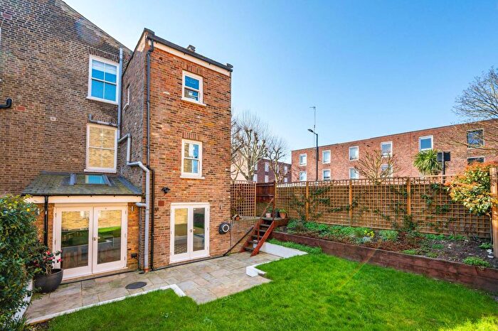 3 Bedroom Maisonette For Sale In Errington Road, Maida Hill, London, W9