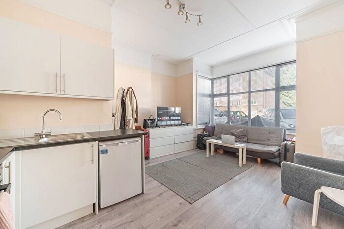 Studio To Rent In Devonshire Road, Hatch End, Pinner, HA5