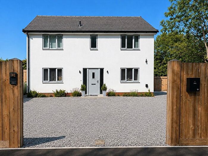 3 Bedroom Detached House For Sale In Swaythling Road, West End, Southampton, SO18