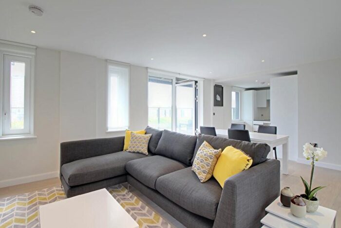 2 Bedroom Apartment To Rent In City Wharf, Islington, N1