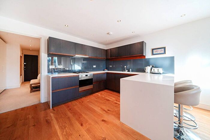 2 Bedroom Flat For Sale In Uxbridge Road, Ealing, London, W13