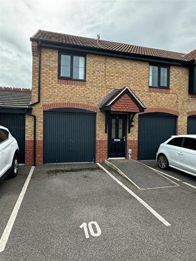 2 Bedroom Flat To Rent In College Gardens, Hull, HU3