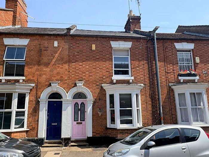 3 Bedroom Terraced House For Sale In Vernon Terrace, Northampton, NN1