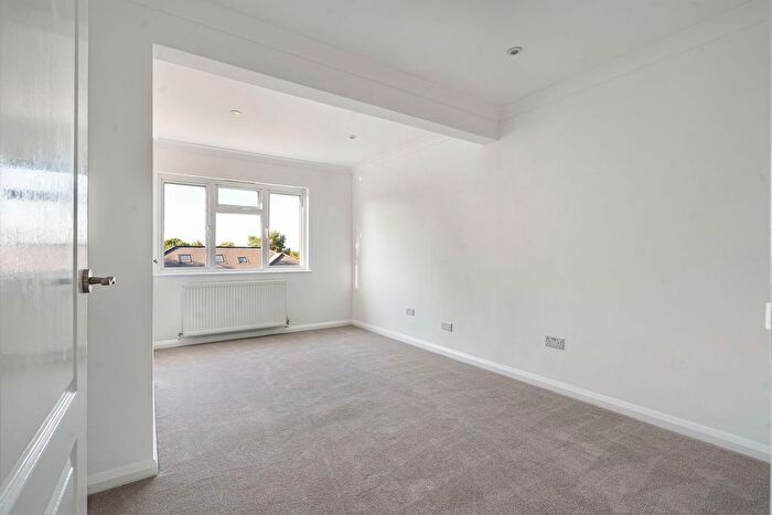 5 Bedroom Detached House For Sale In Kennel Close, Fetcham, KT22