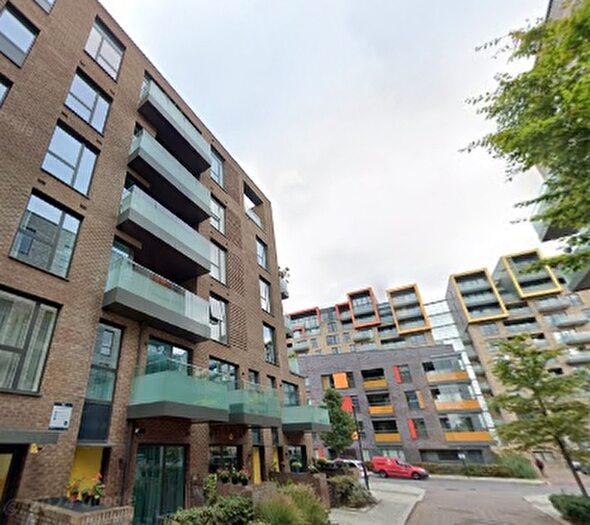 2 Bedroom Flat To Rent In Billingshurst Way, London, SE10