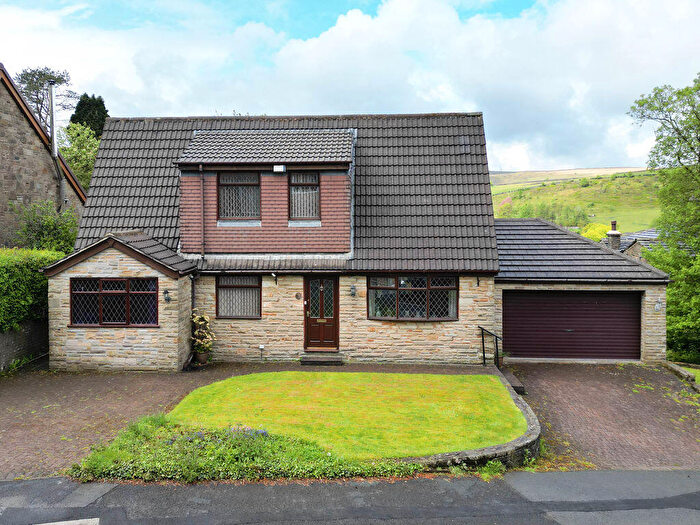 3 Bedroom Detached House For Sale In Longacres Drive, Rochdale, OL12