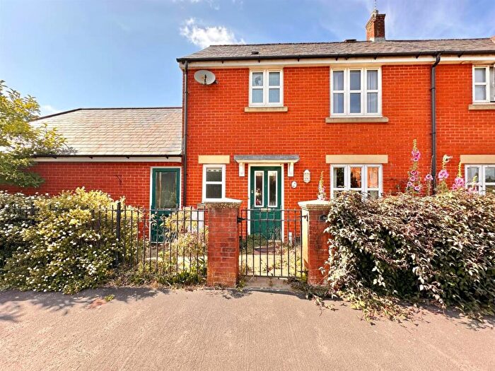 3 Bedroom House For Sale In Exmoor Close, Tiverton, EX16