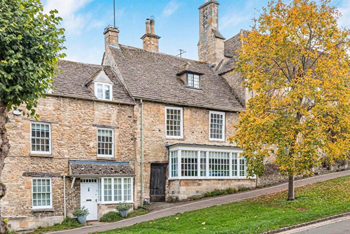 4 Bedroom Town House For Sale In The Hill, Burford, OX18