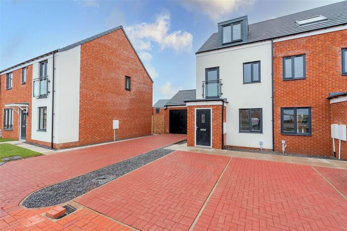 3 Bedroom End Of Terrace House To Rent In Roseden Way, Great Park NE13