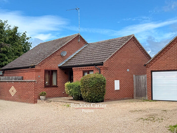 3 Bedroom Detached Bungalow For Sale In Oak Drive, Beck Row, IP28