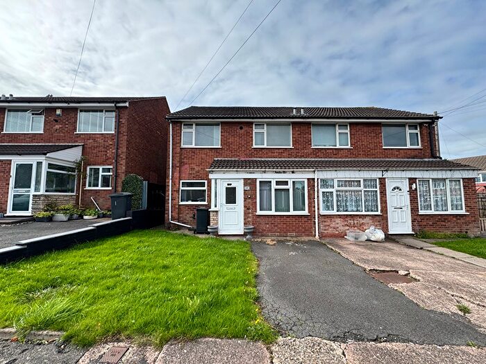 3 Bedroom Semi-Detached House To Rent In Chiltern Drive, Willenhall, WV13