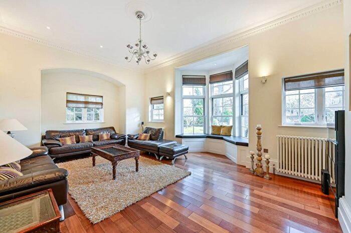 6 Bedroom Detached House To Rent In St Marys Road, South Buckinghamshire, Wexham, SL3