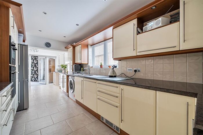 4 Bedroom Detached Bungalow For Sale In Bowes Avenue, Margate, CT9