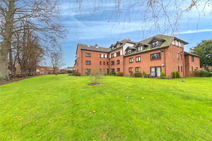 2 Bedroom Apartment For Sale In Lawnsmead Gardens, Newport Pagnell, Buckinghamshire, MK16
