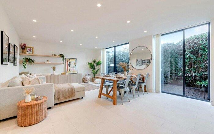 2 Bedroom Apartment To Rent In Latitude House, Oval Road, NW1