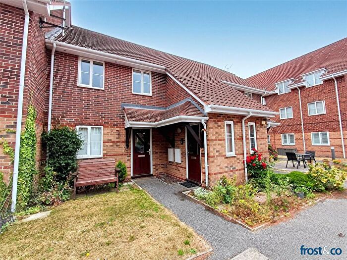2 Bedroom Apartment For Sale In Park Road, Lower Parkstone, Poole, Dorset, BH14
