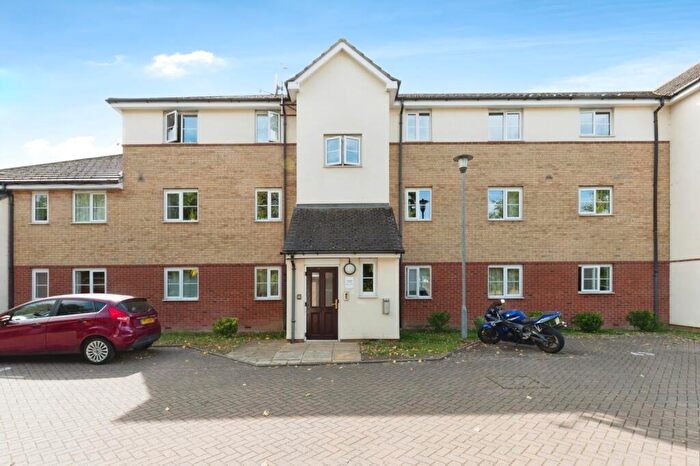 2 Bedroom Flat For Sale In Sherriff Close, Esher, Surrey, KT10