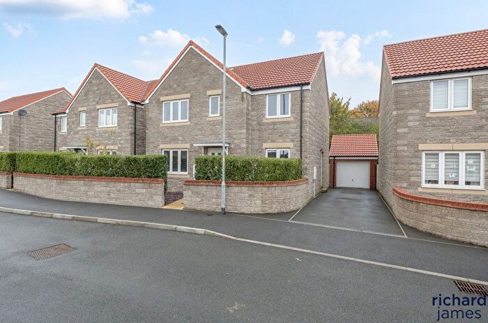 5 Bedroom Detached House For Sale In Ward Close, Purton, SN5