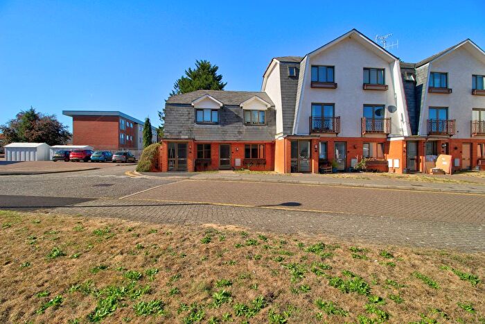 2 Bedroom Maisonette For Sale In Braeside, Binfield, RG12