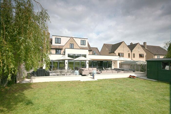 4 Bedroom Detached House For Sale In Kelham Hall Drive, Wheatley, OX33