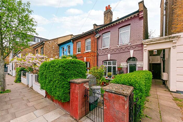 2 Bedroom End Of Terrace House For Sale In Lambton Road, Crouch Hill, London, N19