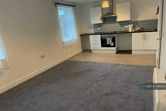 1 Bedroom Flat To Rent In Station Road, Rainham, Gillingham, ME8