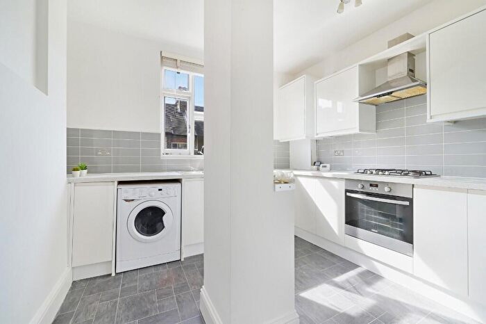 1 Bedroom Flat To Rent In Merrow Street, London, SE17