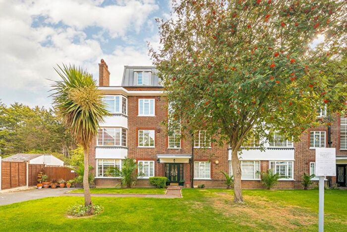 2 Bedroom Flat For Sale In Manor Court, Acton, W3