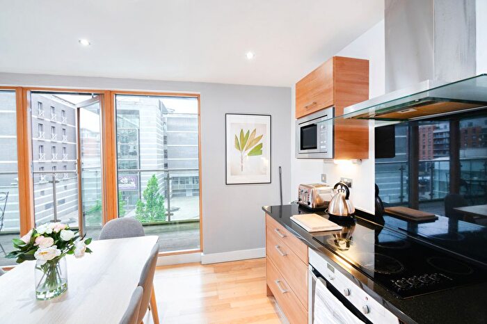 2 Bedroom Flat To Rent In Cartier House, The Boulevard, Leeds, West Yorkshire, LS10