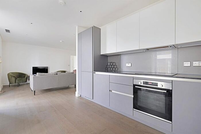 3 Bedroom Flat To Rent In Gartons Way, London, SW11