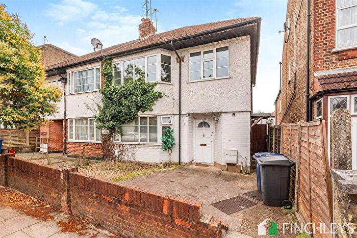 2 Bedroom Flat To Rent In Fabian Court, - Station Road, Finchley Central, N3