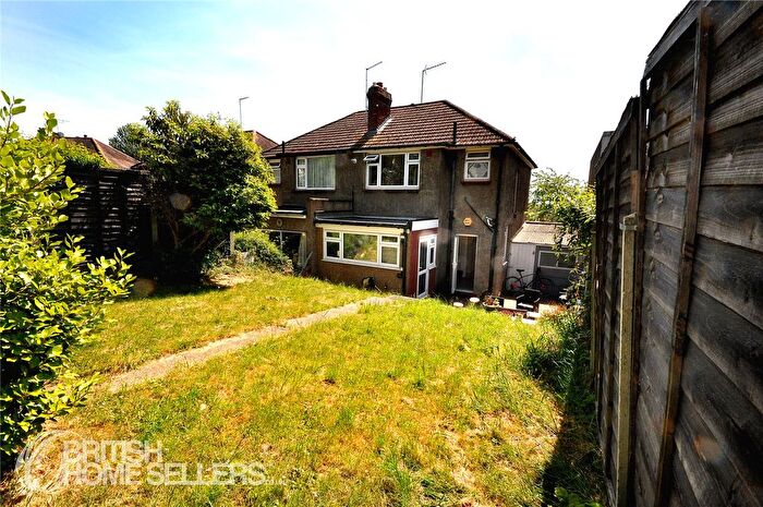 3 Bedroom Semi-Detached House For Sale In Swingate Lane, London, SE18
