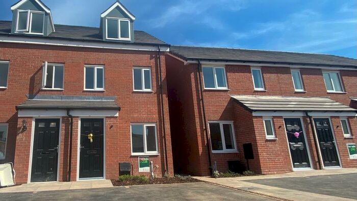 3 Bedroom Town House To Rent In Mirpur Close, Coventry, CV6