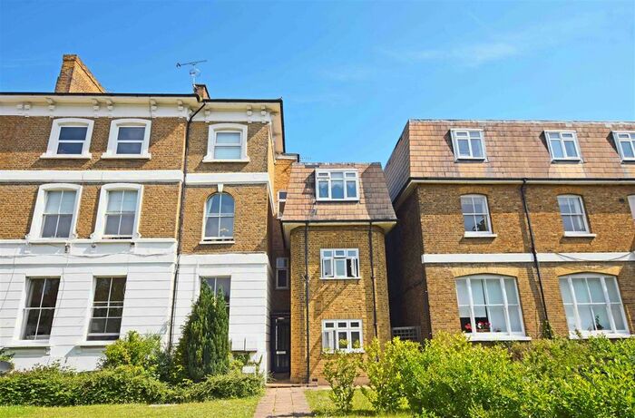 2 Bedroom Flat To Rent In Hampton Road, Teddington, TW11